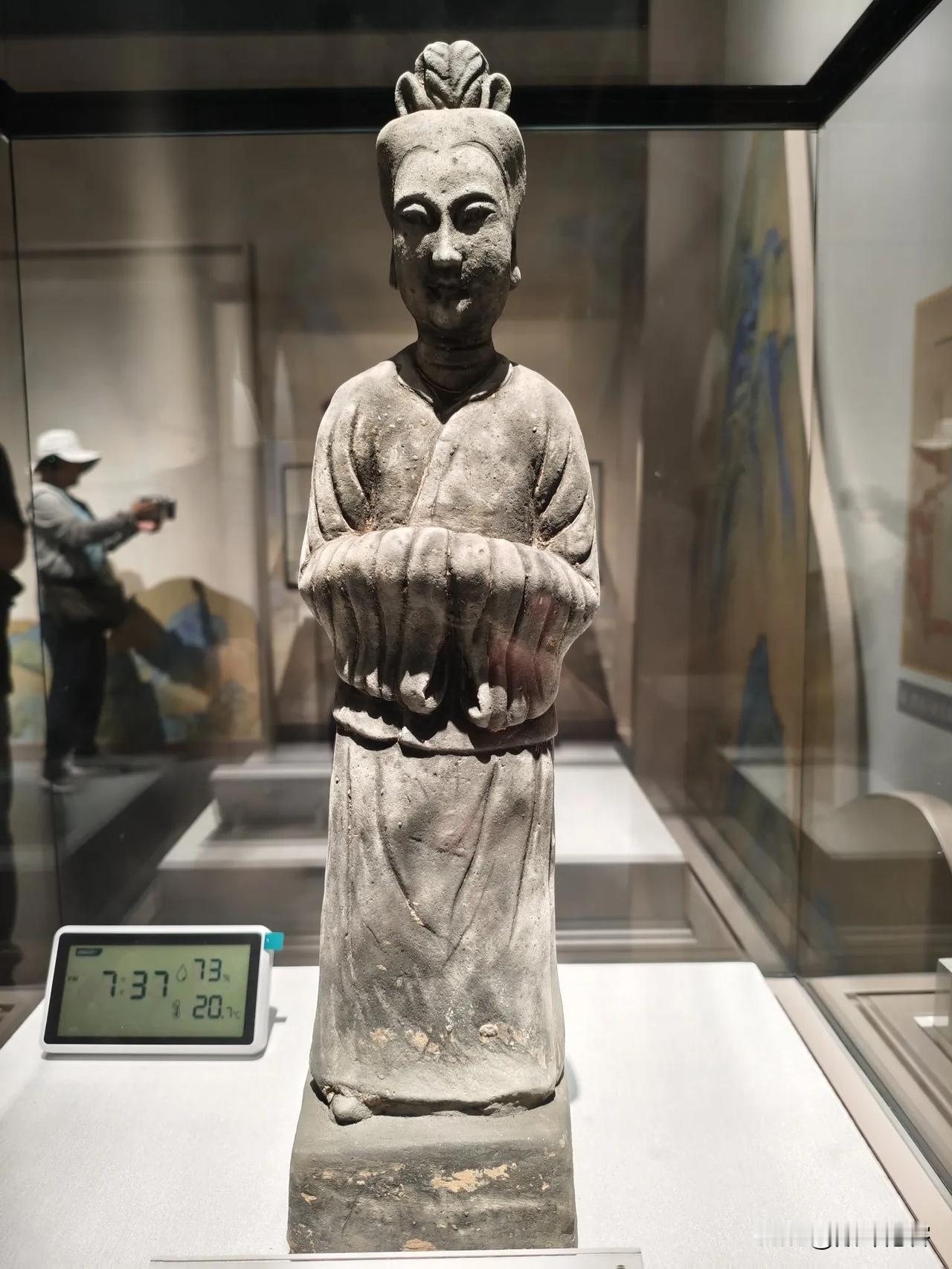 在四川省眉山市三苏祠，三苏祠也是一个博物馆，这是我在里面拍的一些俑！

通过这些