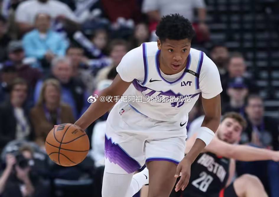 NBA常规赛，费城76人在客场以126-116的比分战胜犹他爵士。3号秀埃奇库姆