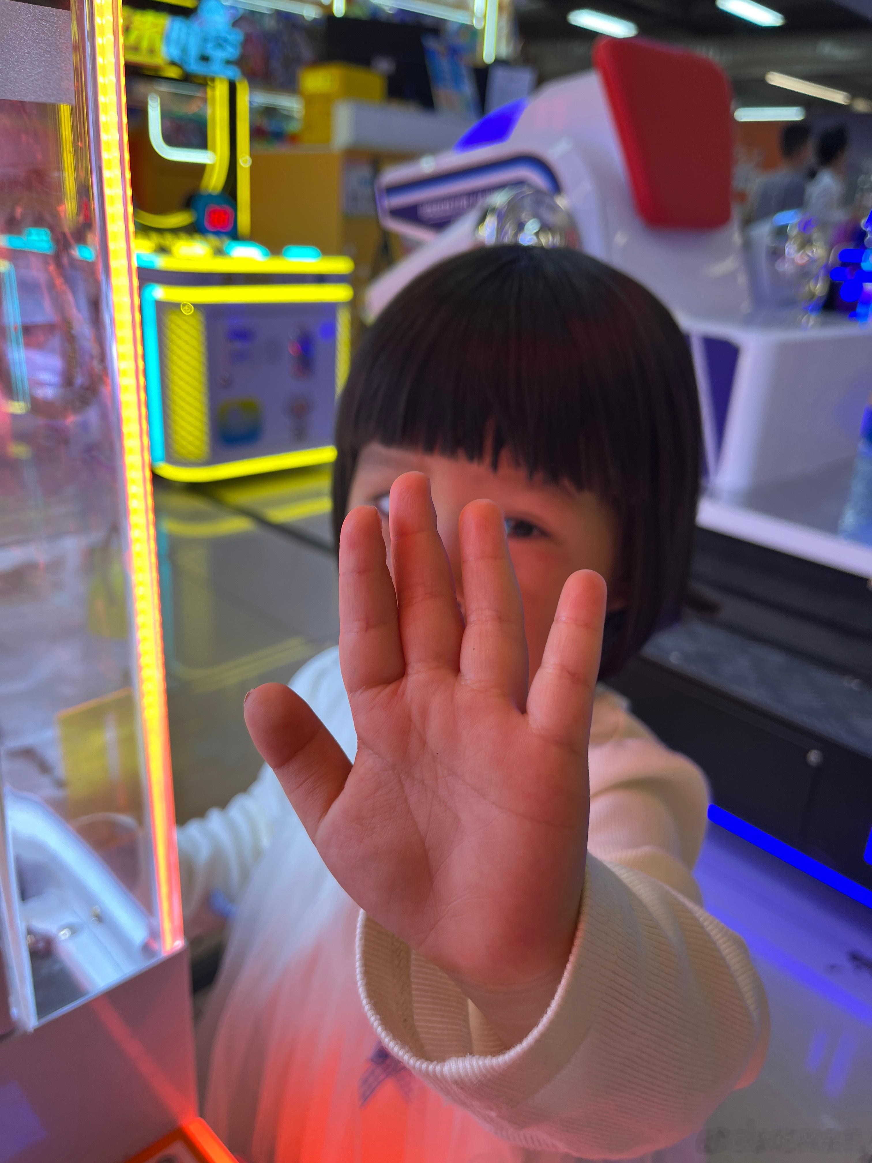 看到小乌龟在里面，觉得好可怜。商家为了吸引人，真的什么招数都有。看到一个招聘信息