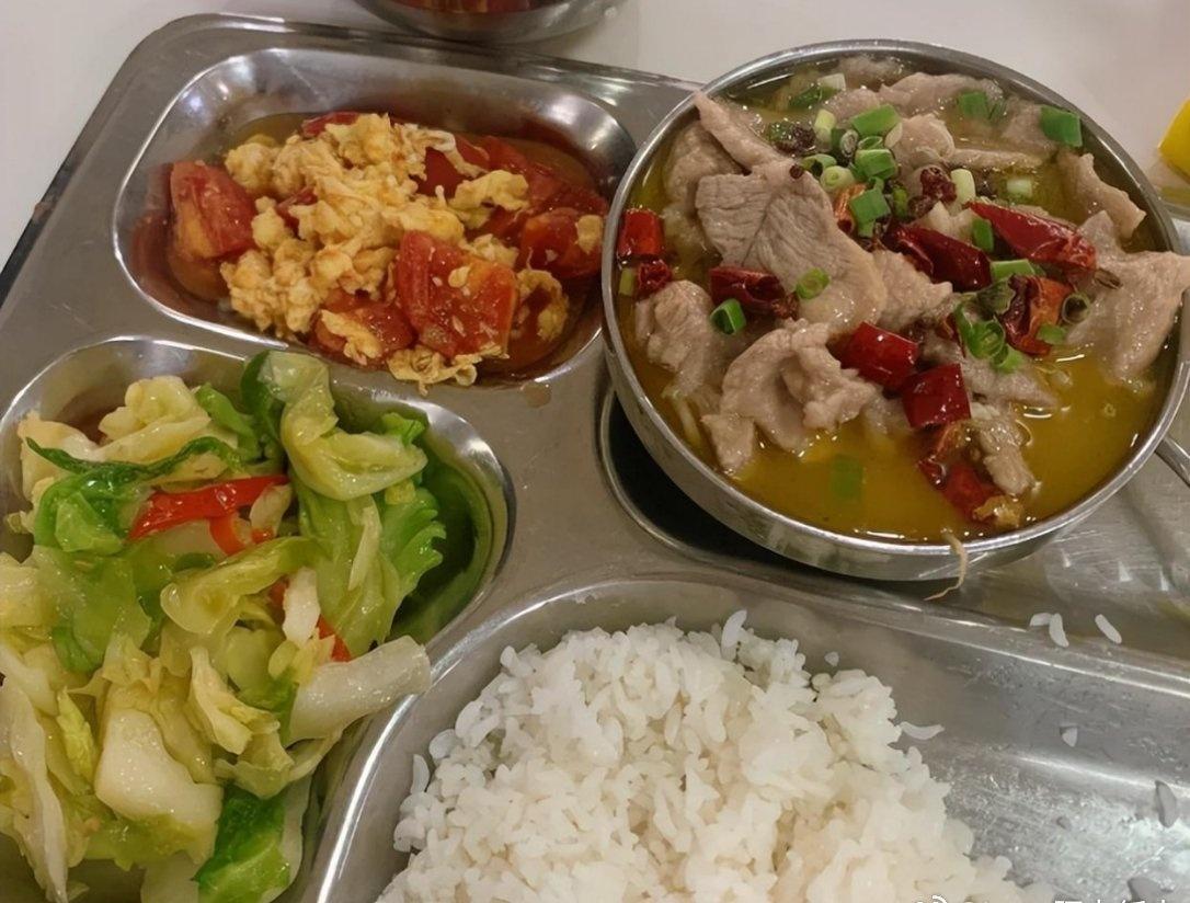 建议将“好好吃饭”列入劳动法…[马思纯的微笑][马思纯的微笑][马思纯的微笑] 