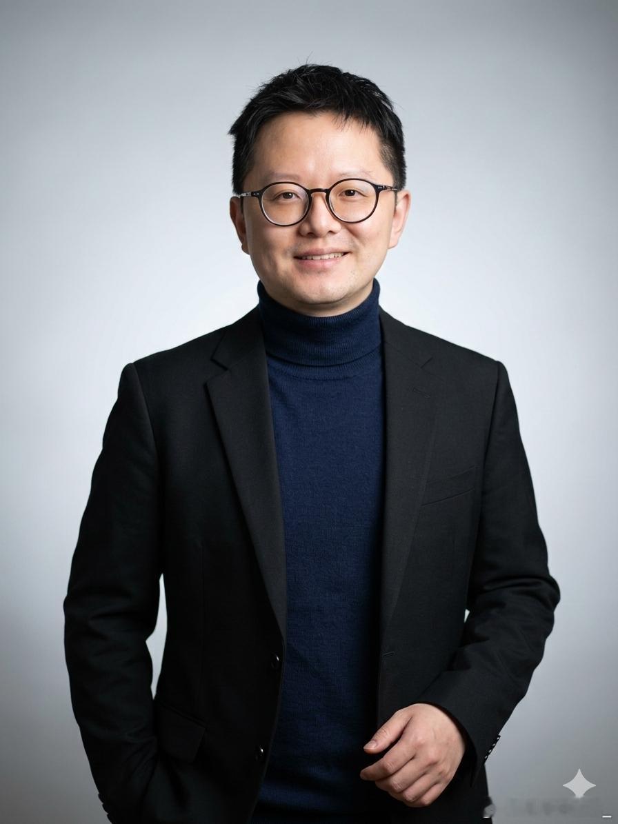 今天喊Gemini用我和我老婆很随意的照片做了两个证件照，大家感觉怎样？我感觉我