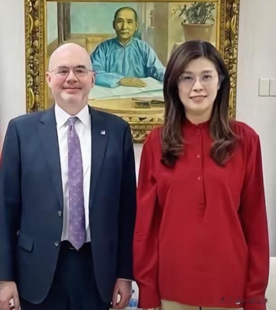 中方要向世界发布，中方解放台海时，任何一个参战国等于就是侵略我们中方领土，我们有