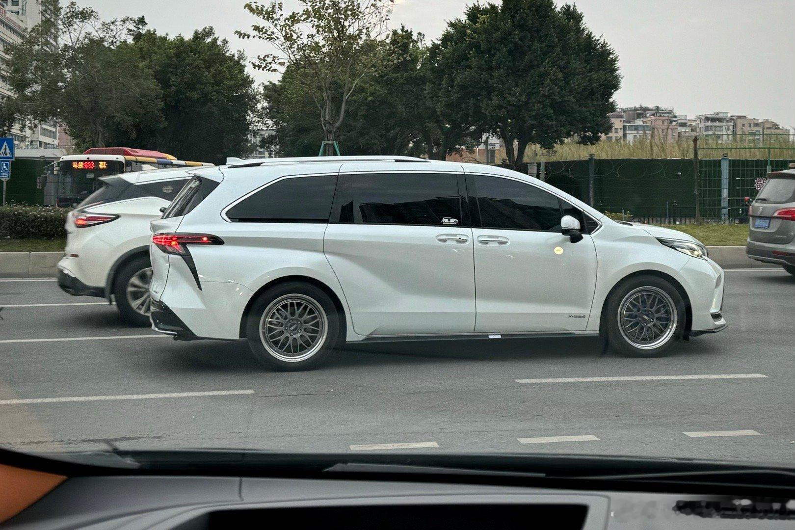 广州的车都好靓啊！[馋嘴]#凯文聊车# ​​​