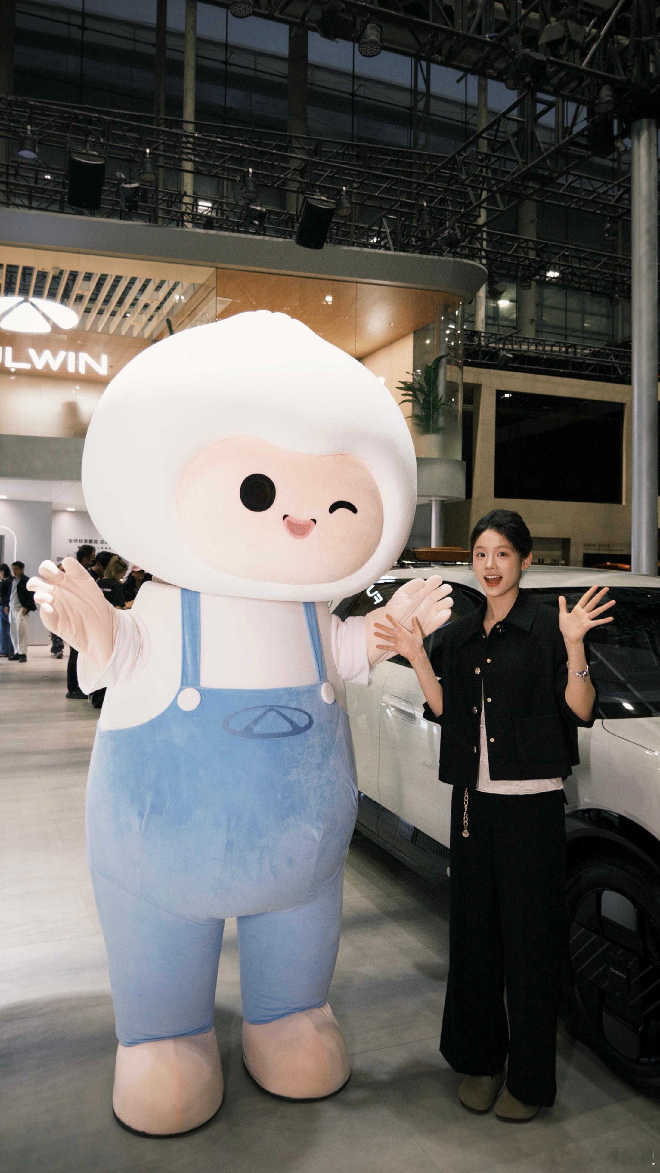 打卡奇瑞展台 包小瑞好可爱🥰介绍一下小瑞，是奇瑞汽车在2025广州车展上推出的