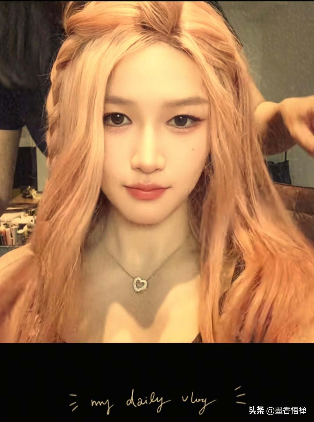 大家能看出来这个漂亮温柔的美女是谁吗？