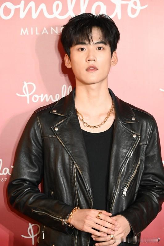 演员周柯宇已成为中国公民 演员周柯宇成为中国公民这事冲上热搜了！12月5日，有网