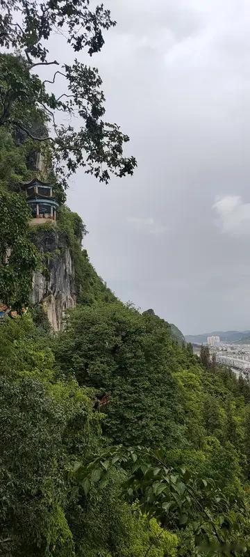 上联:书海泛舟寻雅句;
下联:文山拾级得诗章。
友友请展示下联 友友请出下联 友