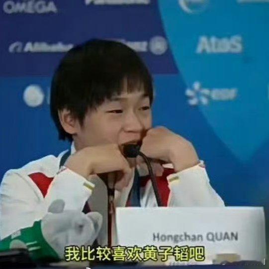 #又被黄子韬蹭到了# 又被他给蹭到了[允悲][允悲]恭喜妹妹夺冠[打call][
