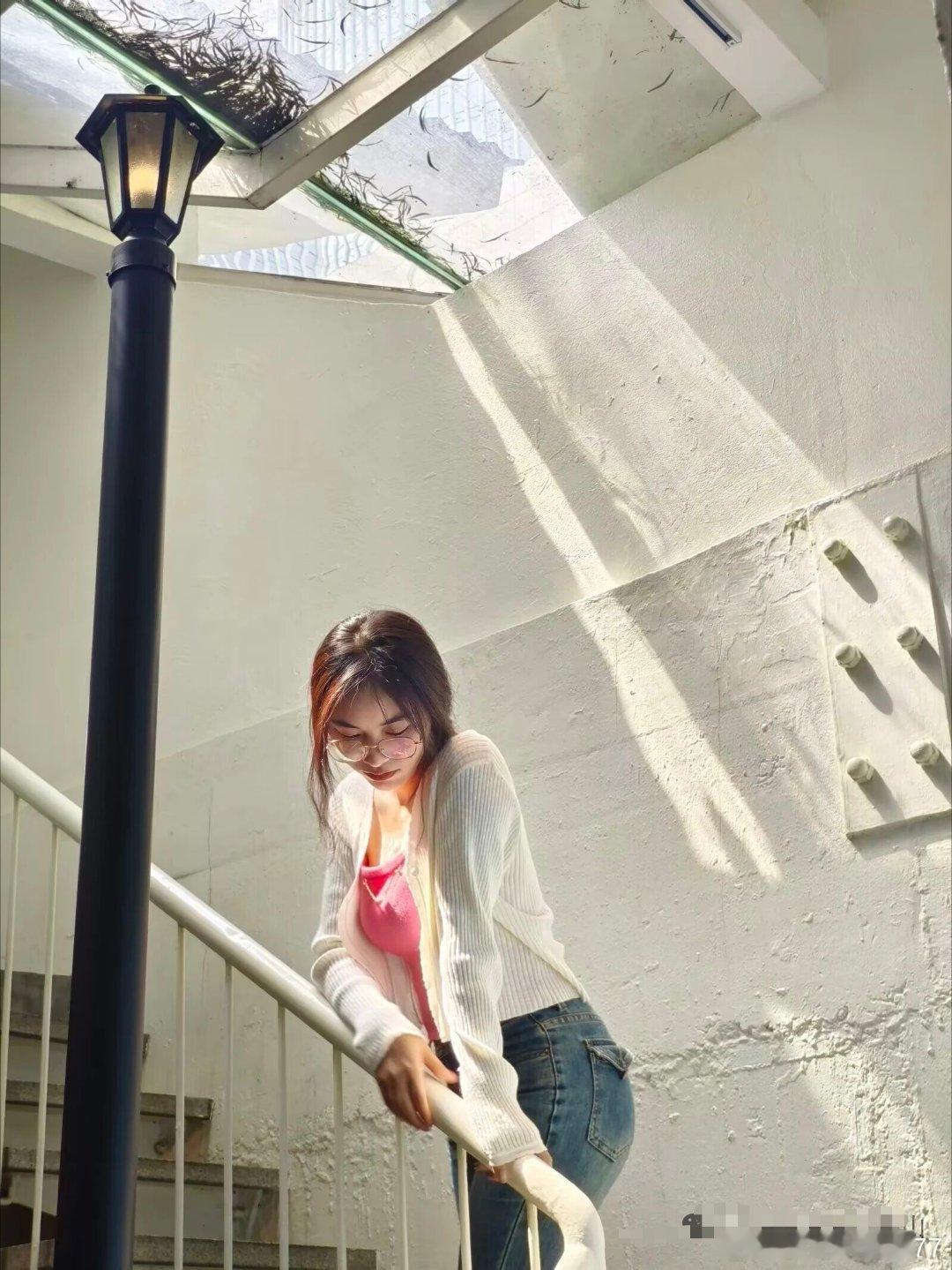 3744大家早上好你不能决定太阳几点升起，但可以决定自己几点起床。你不能控制生命