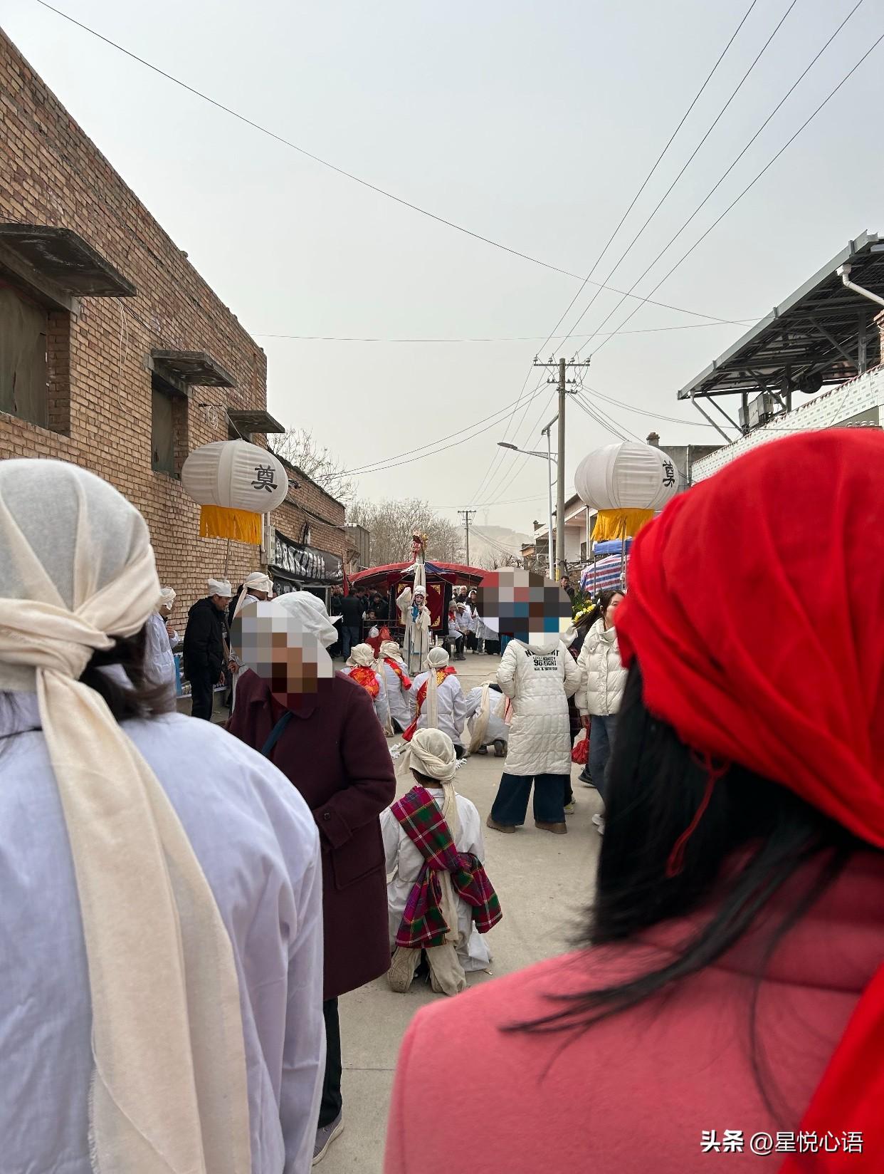长大后才懂奔赴千里奔丧的意义
正月里跟着家人回农村老家奔丧，才真正读懂“奔丧”这