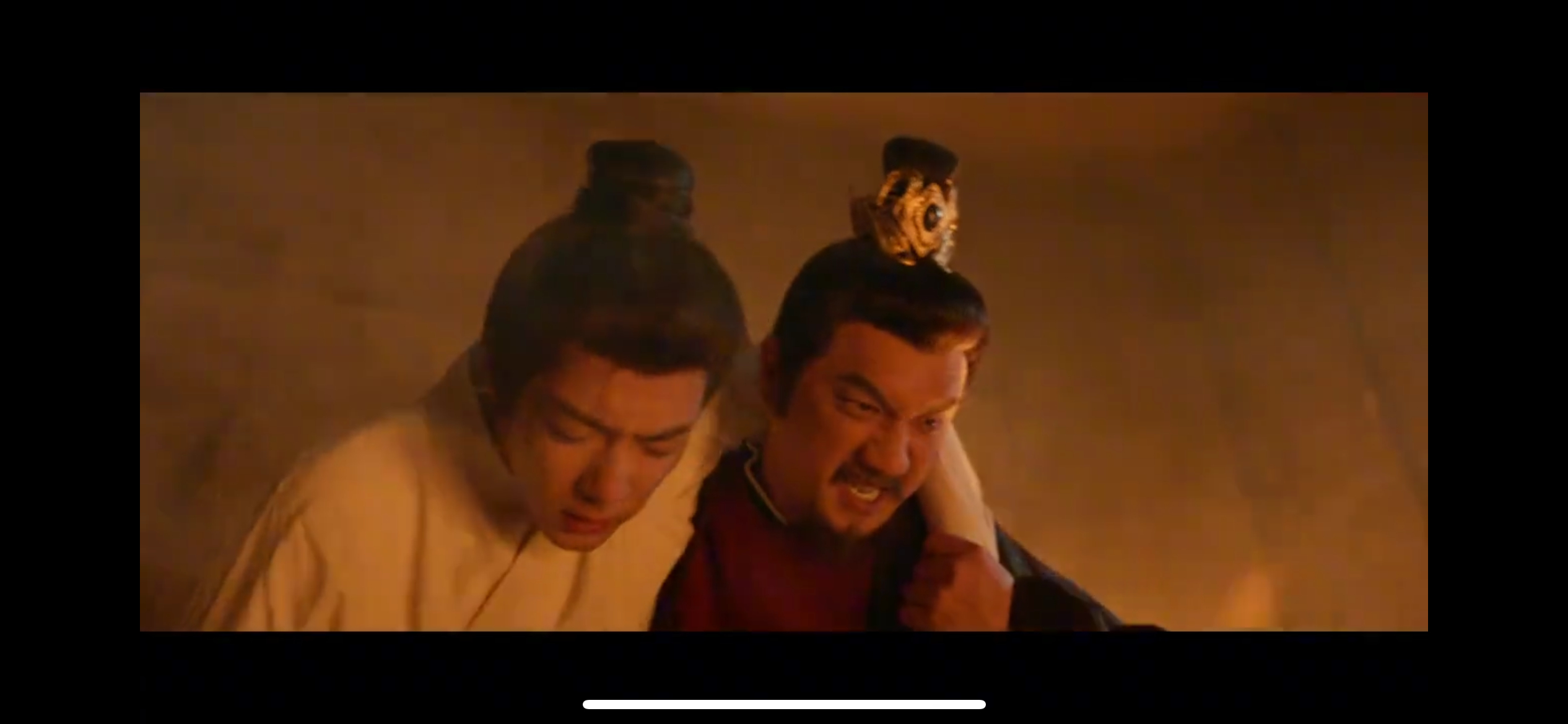 侯爷火场救藏海看得我都感动了，这一刻甚至希望藏海不要报仇了，和侯爷一起打造一番事