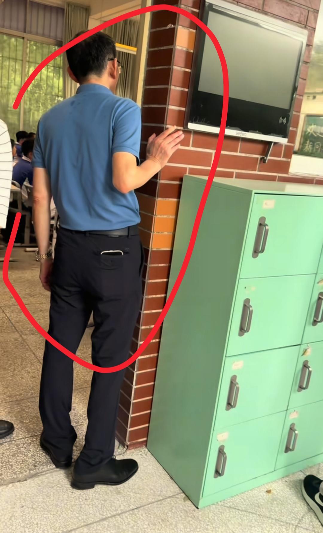 我开始有点理解谢岳了
这么负责的父亲，谁会不认可啊？不仅是因为疼孩子
最重要的是