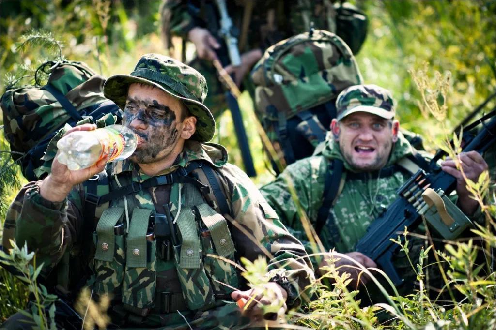 突发大消息！听说了吗？俄罗斯那边动作不小！一位挂着三星的上将，叫马卡列维奇，带着