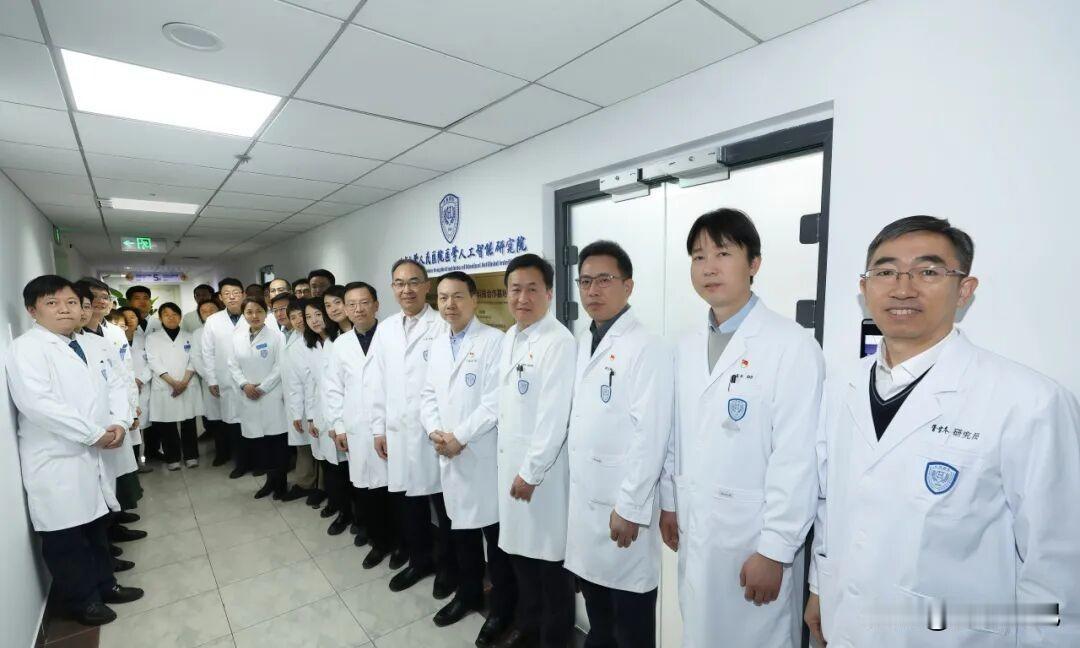 北大人民医院杀出一匹“AI黑马”？12月29日这天，医院里的人全盯着一个小房间.