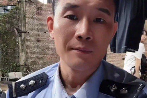 这回对嘎子哥的童年滤镜是彻底碎掉了，

为了直播带货赚钱，卖假酒、手机价格虚高，