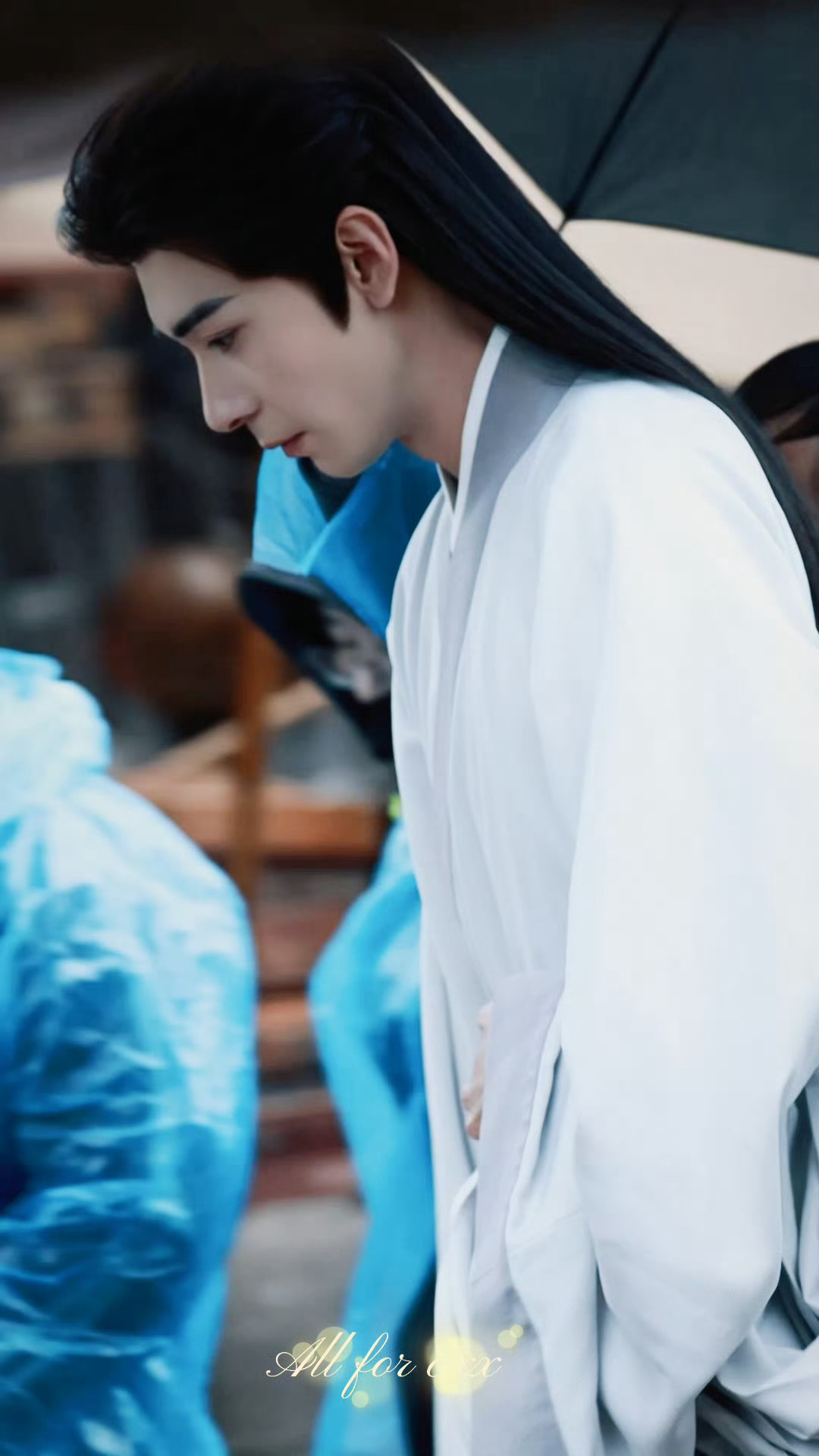 陈星旭金枝上班，绝美侧颜，陆行之真的好薄一片 