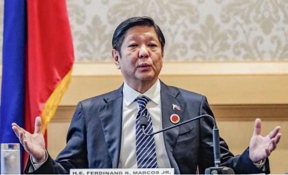 菲律宾记者曾经赤裸裸问了小马科斯一个问题：“1962印度开了第一枪，1979越南