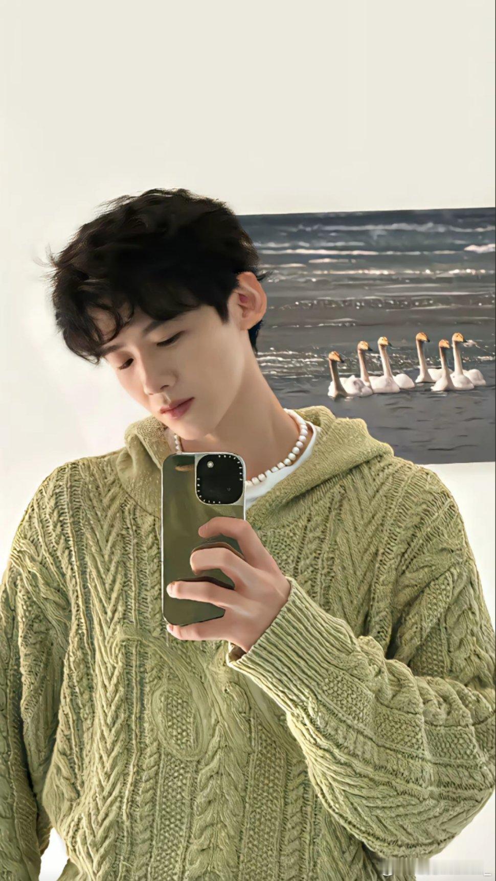 #白敬亭[超话]# 每一张单拉出来都能顶半边天的程度，不得不说小白的衣品真的很好