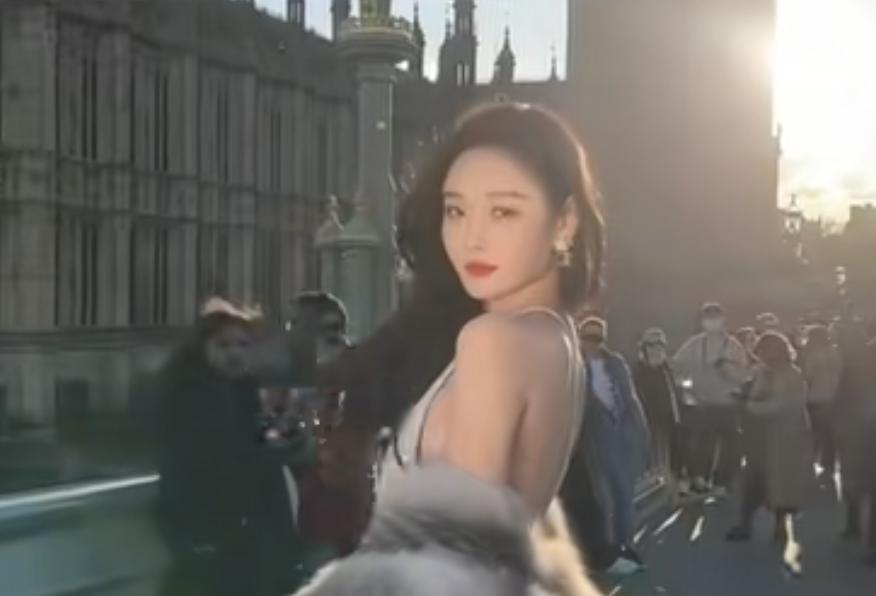 防火防盗防闺蜜这句话，现在已经成了至理名言，通过网红雅典娜的遭遇，再一次深深的印