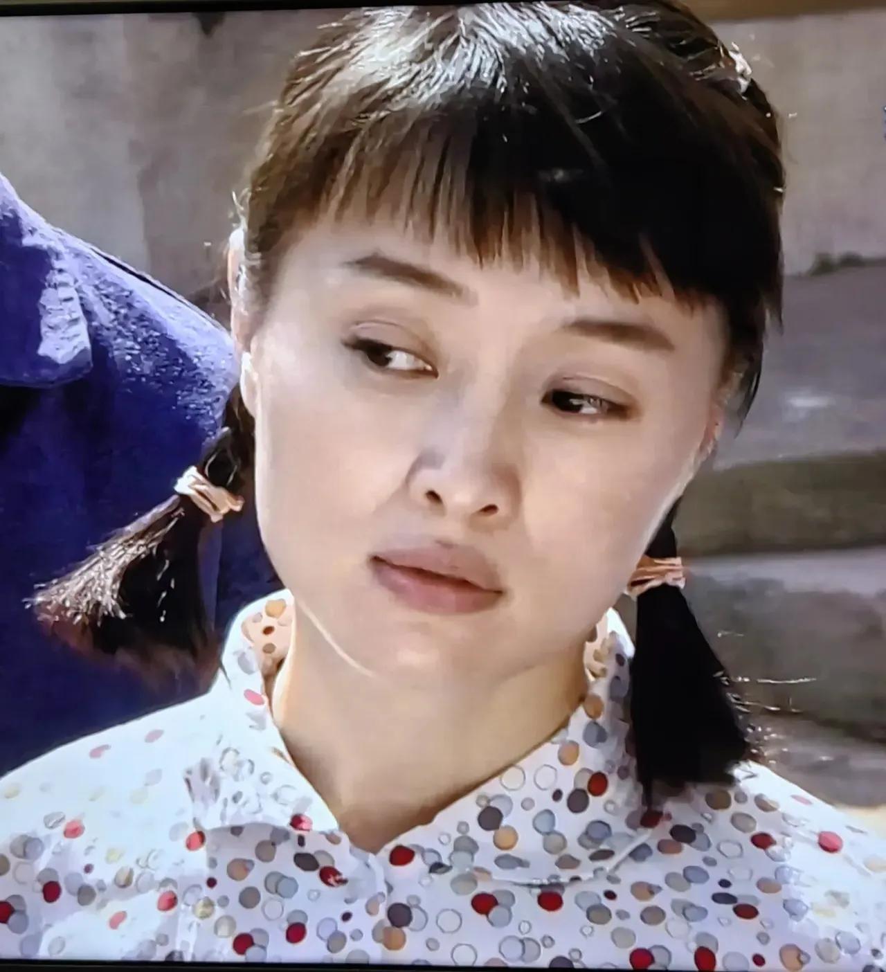 吴越，在电视剧《工人大院》中的表演，非常出色，把一个未婚先孕的角色把握得非常准，