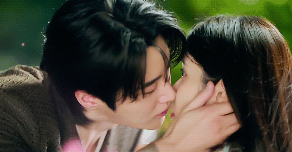 21世纪大君夫人这几个机位真的切得很好是小心翼翼又爱意满满的吻 