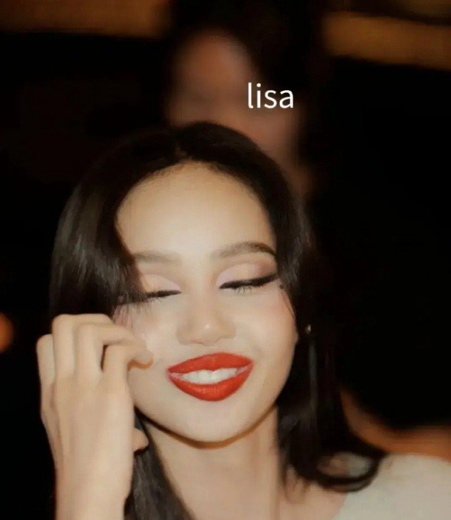 lisa就算不混国外了，专泰圈看起来也蛮难。 ​​​