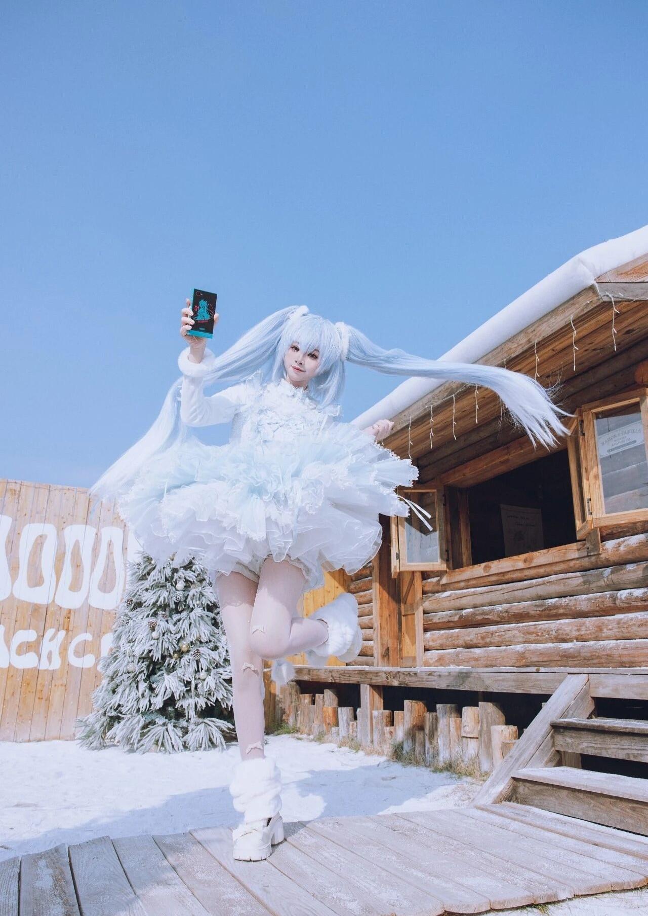 海贝M500 初音未来联名款图赏这次海贝推出的由M500播放器以及YUME耳机组