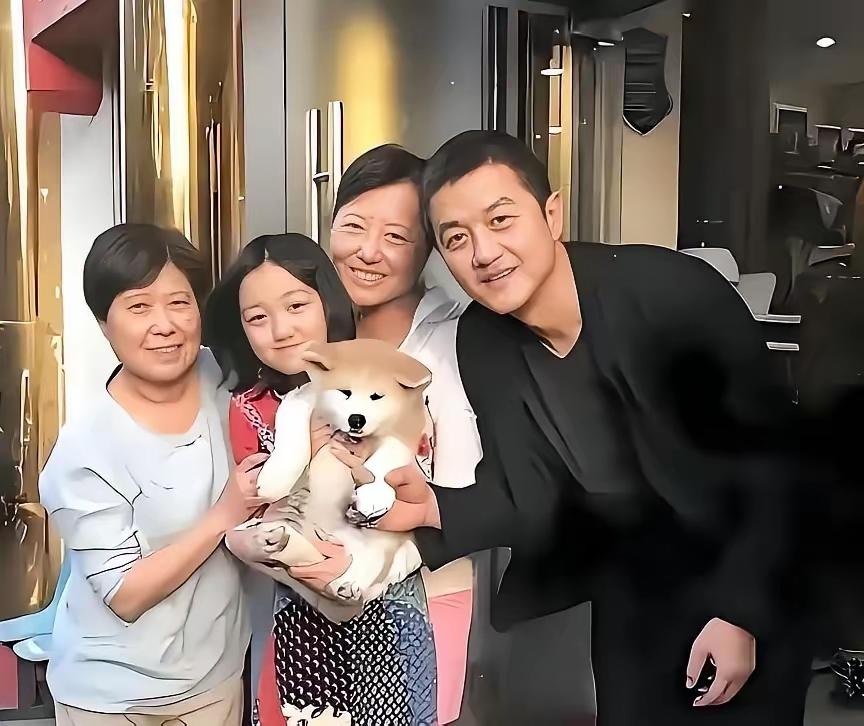 李亚鹏输了生意，​也输了婚姻，​但唯独没有输的也是最重要的，就是李嫣这个曾经的小