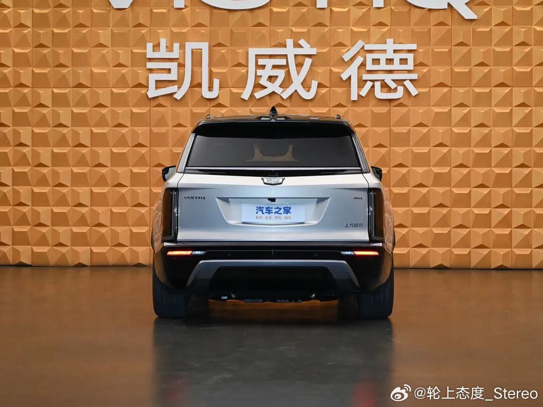 欧齁齁齁齁齁❤最近好像忘了个车凯迪拉克凯威德 F1上海站围场内外已经满地跑了，对