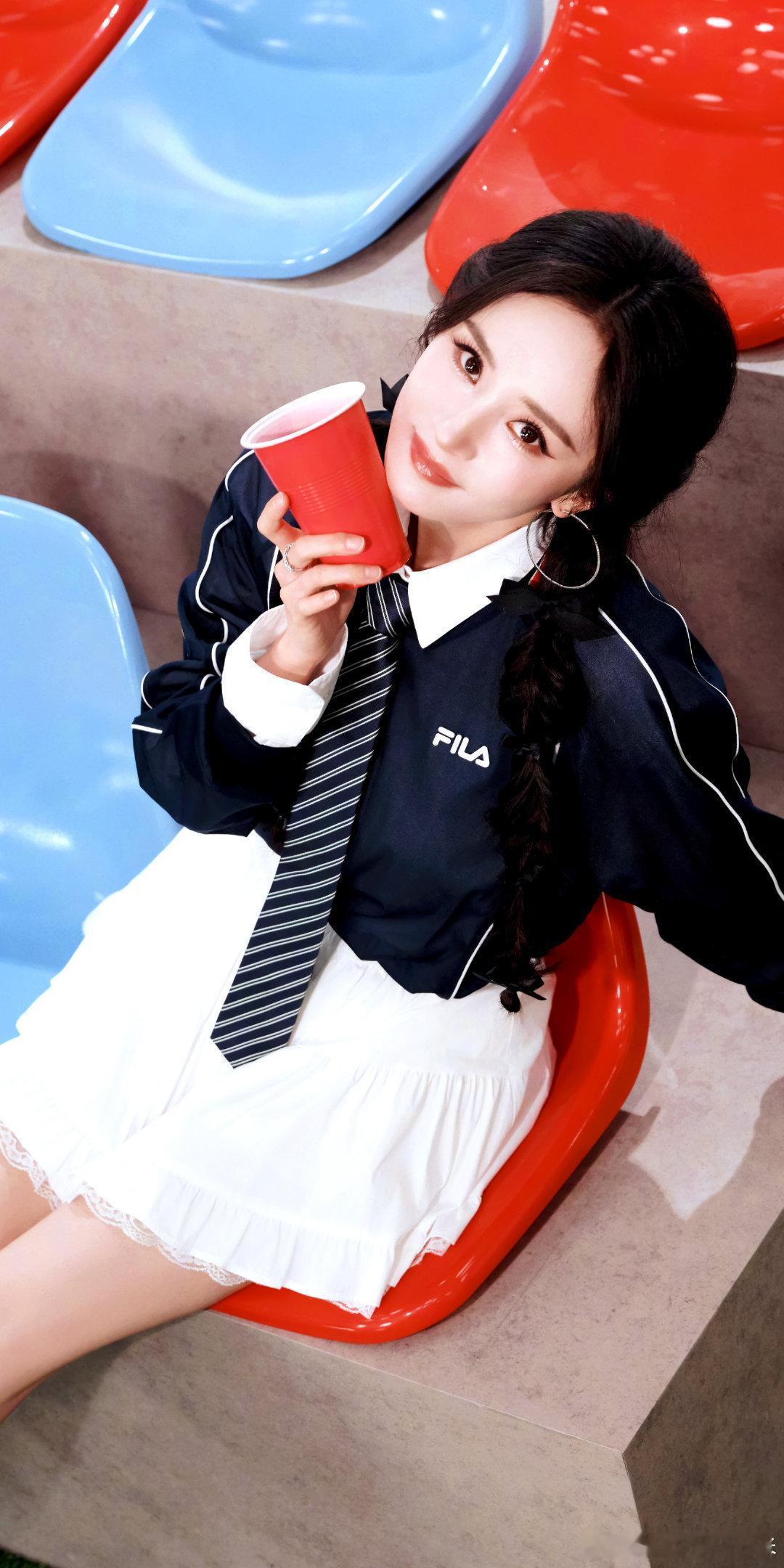 杨幂  早上好新的一天开始了杨幂冯湮儿 🖤杨幂冯娷
