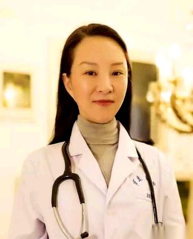 救了一辈子别人的心脏，最后，自己的心烂了。
你说这事儿讽刺不？宿州那个心内科主任