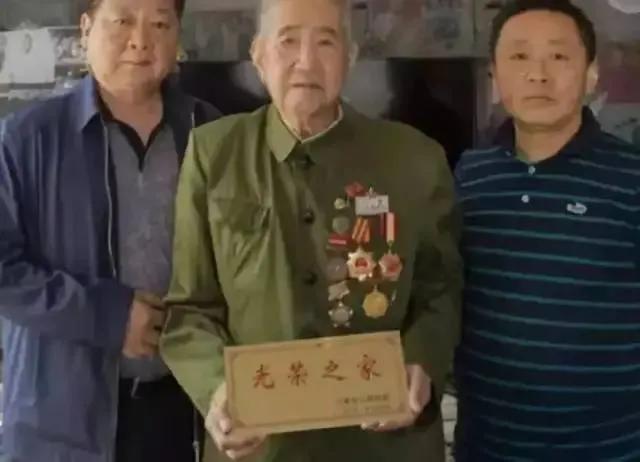 退 伍 军 人的光荣牌有多贵？知道后吓一跳，难怪大家都羡慕军人！

中国之所以能