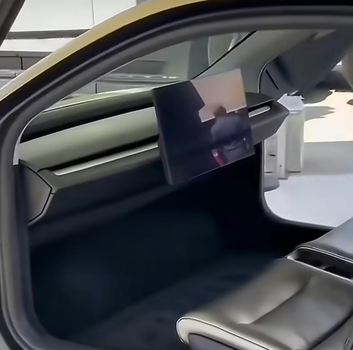 特斯拉于4月26日正式宣布，旗下无人出租车Cybercab启动量产。这款车型在设