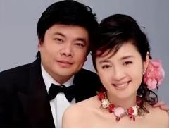 2004年，亿万富翁丁健对妻子说：“给你一个亿，离婚吧，我爱上别人了”，可妻子抱