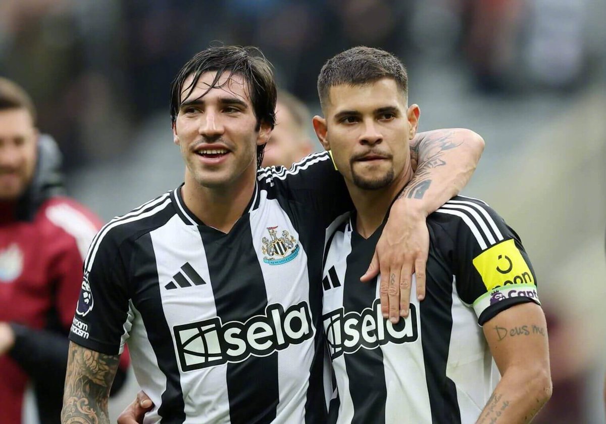 📢 曼联正在转会市场上寻找卡塞米罗的替代者，预计今年夏天签下中场球员的预算为2