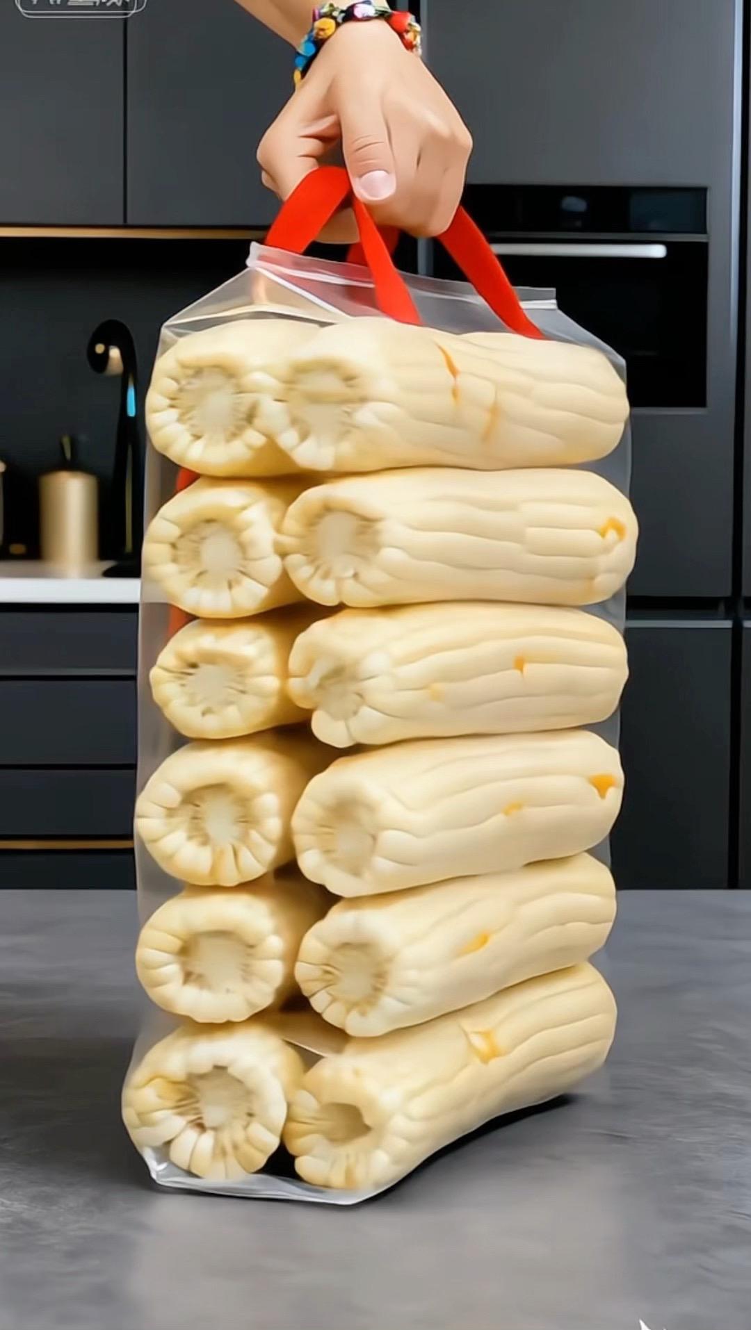 白糯玉米 都是当季新货，个大饱满。蒸热即可，口感软糯香甜太好吃了！