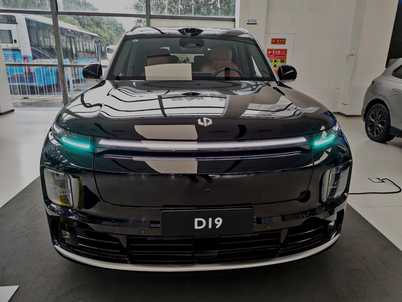 全尺寸旗舰SUV《零跑D19》
   2026年4月16日，全新零跑D19正式上