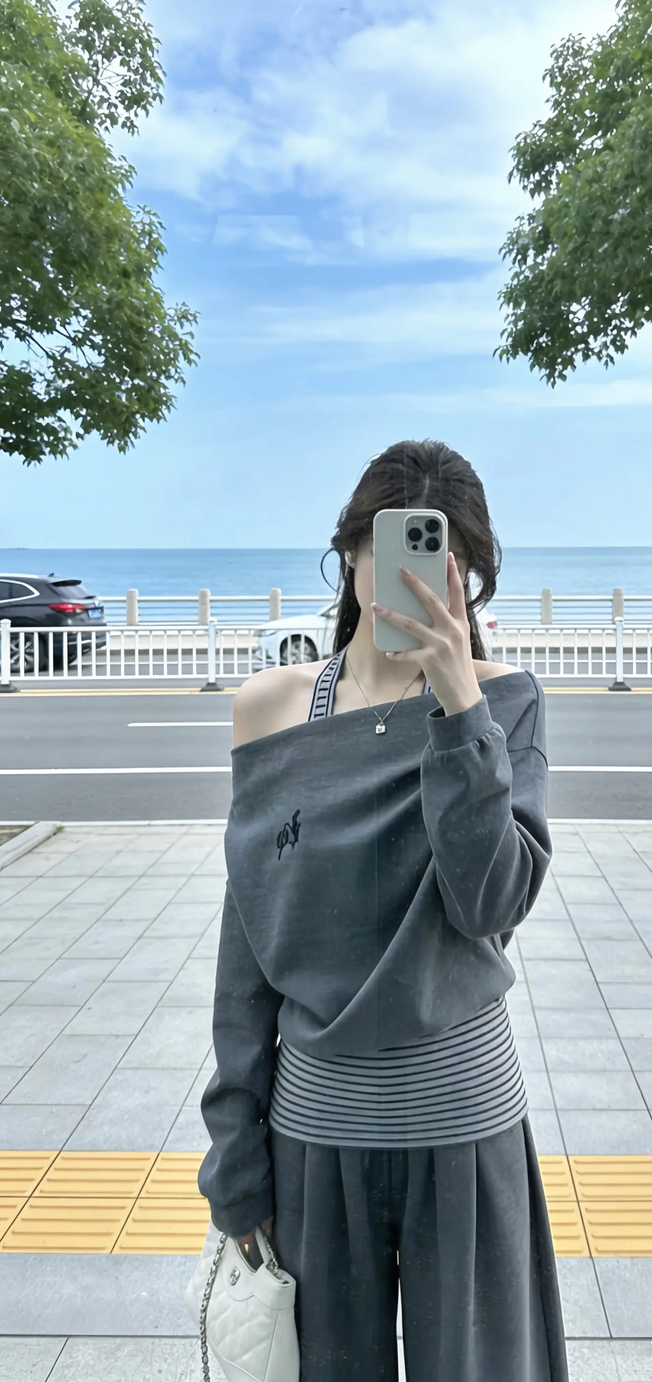 “生活嘛，不要太在意别人说的话           他们有嘴，并不一定有脑…”