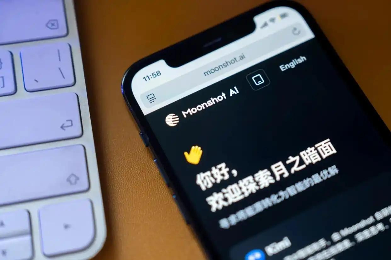 市场消息称，月之暗面将重组公司架构，为香港IPO铺路。