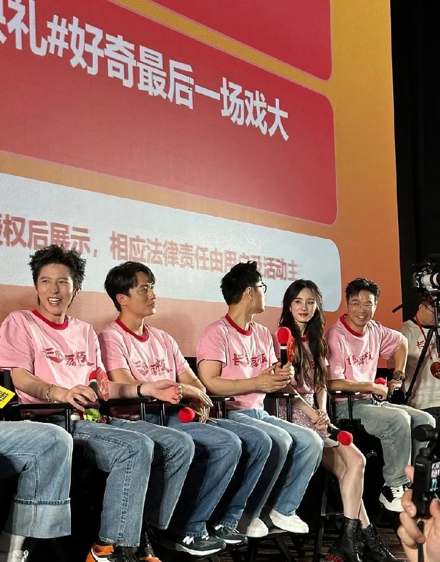 被杨幂《长安的荔枝》首映生图美到了！
 
谁懂！杨幂《长安的荔枝》首映生图杀疯，
