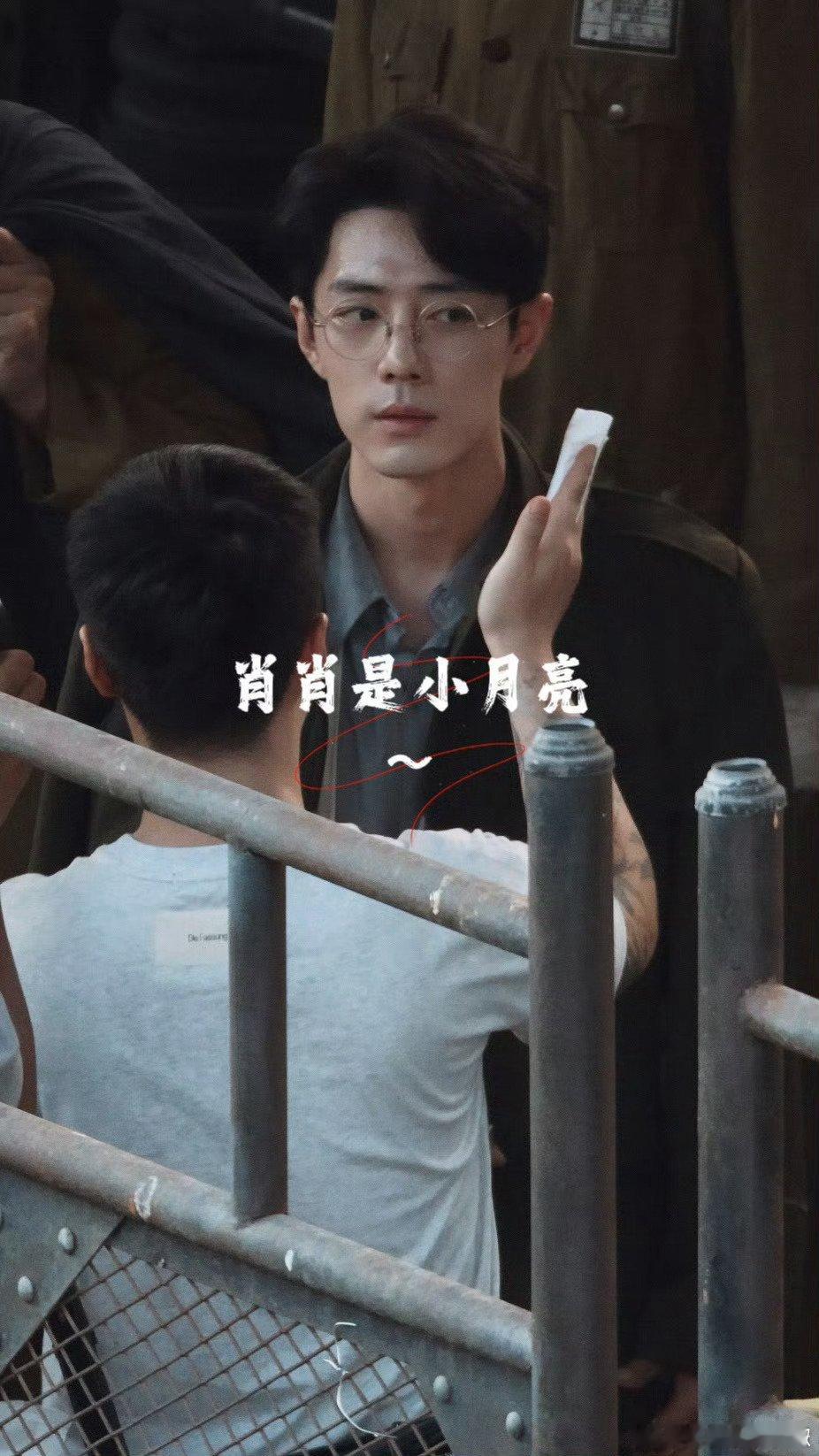 这热的脱妆了吧，看着好素颜