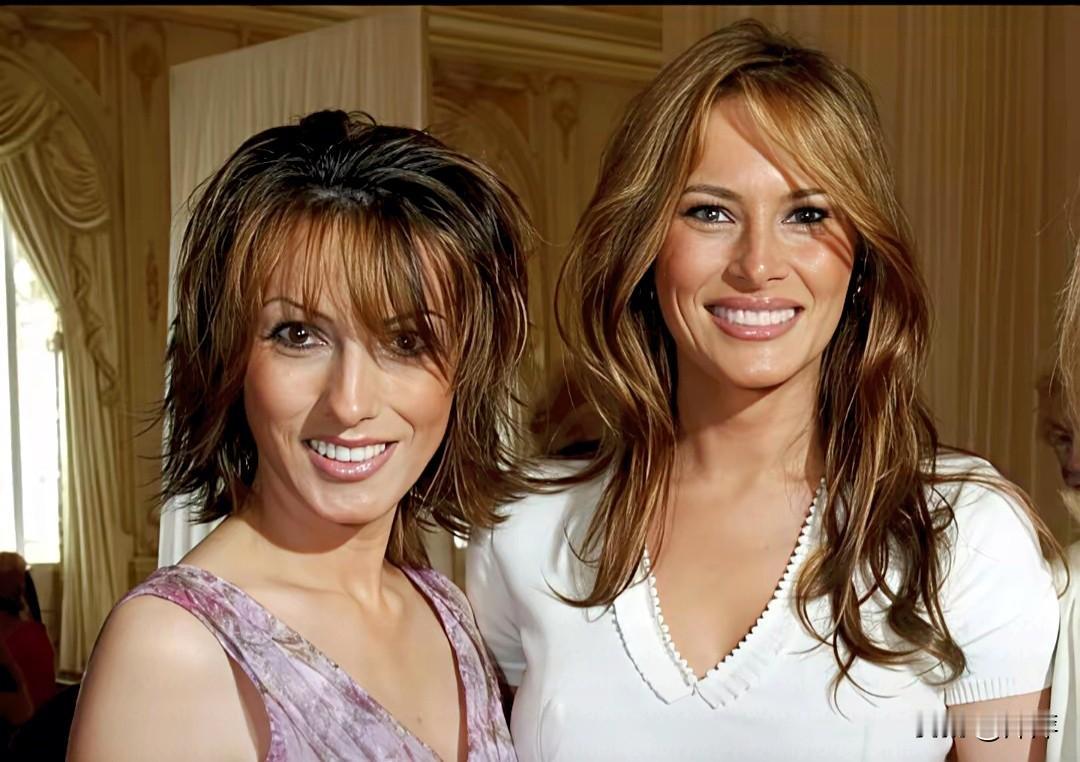 右侧是梅拉尼娅·特朗普，左侧是她低调的亲姐姐伊内斯·克瑙斯。
 
两人长相酷似，