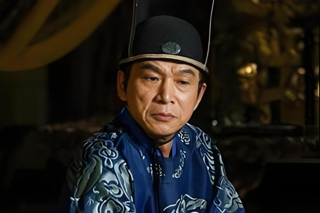 [太阳]762年，宦官李辅国闯进唐肃宗李亨的寝宫，当着他的面，薅住张皇后的头发往