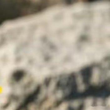 很多时候，打败我们的不是困难，而是我们的消极态度。戒掉习以为常的抱怨，保持积极向