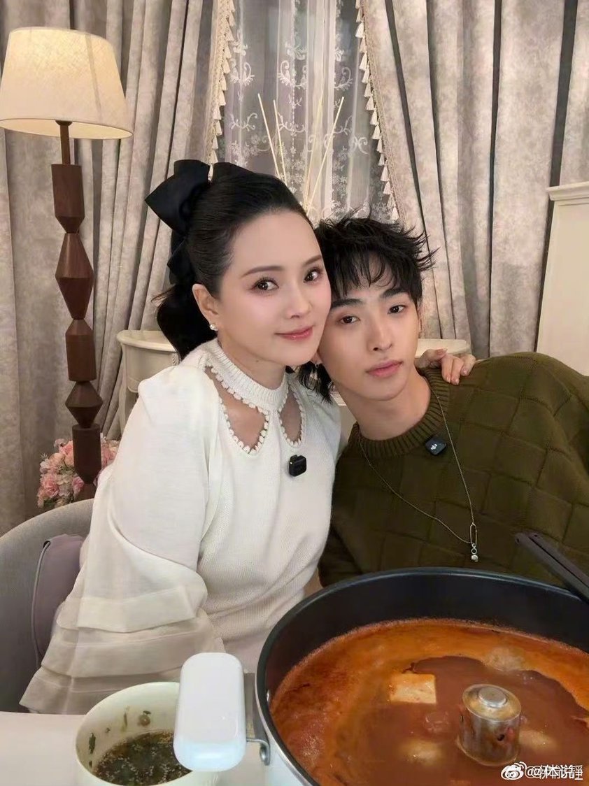 伊能静童年被妈妈丢在路边我们的爸爸伊能静在节目里谈及童年创伤，曾被妈妈丢在路边的