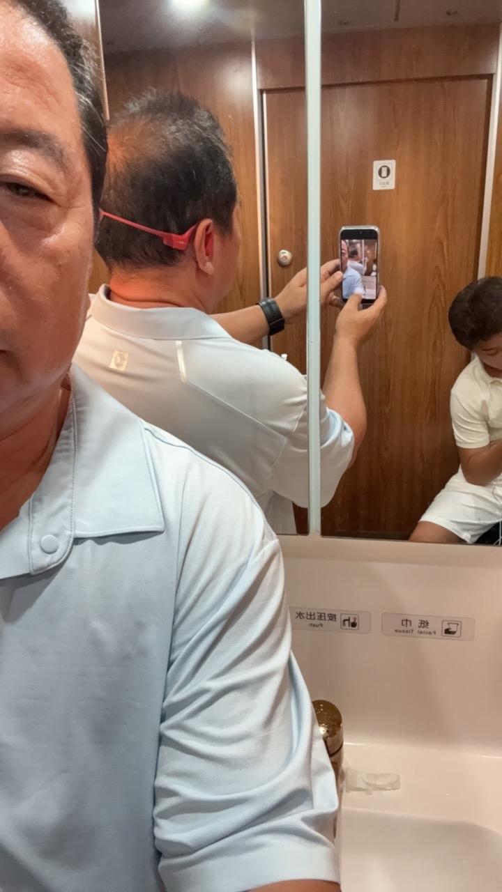 我六十二岁，台风“白海豚”让在高铁上，从北京站到上海。
我的行程安排得很满，昨天