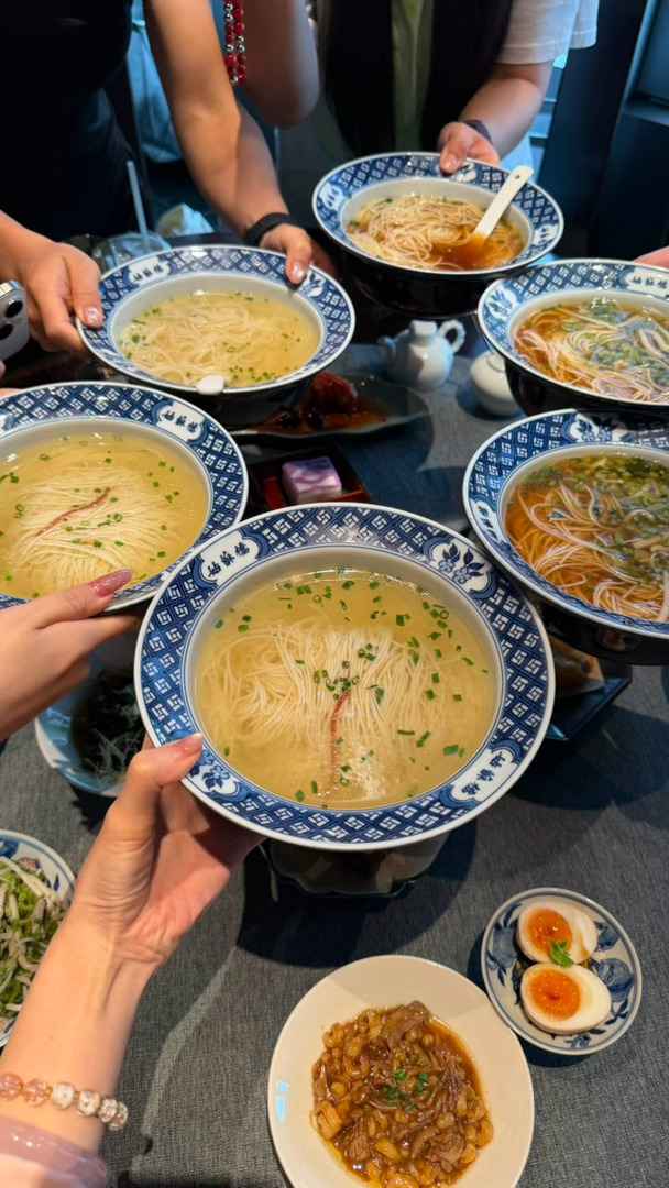 吃早餐 