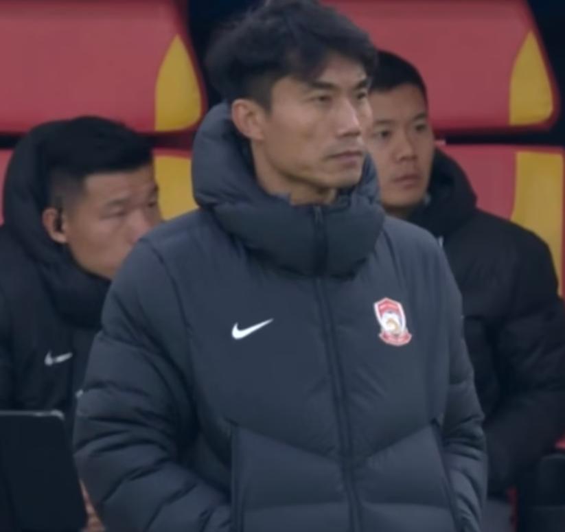 郑智中超首秀告负，就今天这表现，还想执教国足？比此人差远了！

中超联赛今天继续