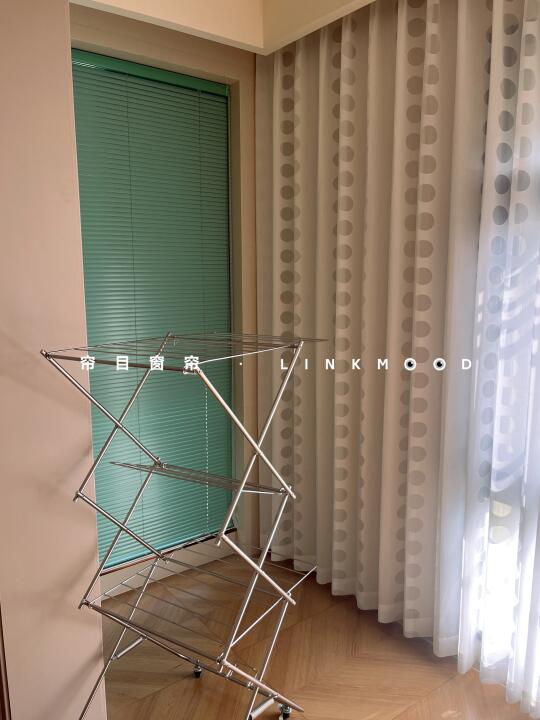 人生建议：家里留一扇窗做彩色铝百叶！