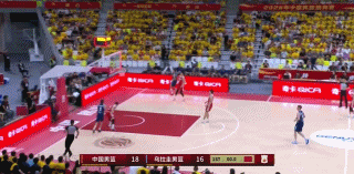 小冲突！北京时间8月15日，中国男篮与乌拉圭男篮进行了热身赛第二回合较量，首节比